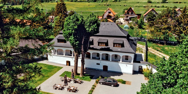 Čarokrásný pobyt ve světoznámé obci Čičmany na Slovensku: túry a úchvatná lidová architektura