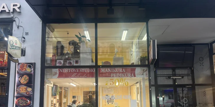 Manikúra, pedikúra i lakování Shellacem na Vinohradech
