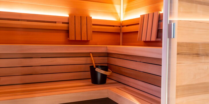 Pobyt v Alpách přímo u sjezdovky: moderní chalet až pro 14 os. s vlastní saunou i wellness v hotelu