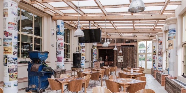 Křídla, hamburger s hranolky, koleno či žebra na grilu pro 1 i 2 osoby