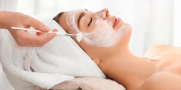 Kosmetické ošetření: galvanická žehlička, chemický peeling i ultrazvuková špachtle či mikrojehličky