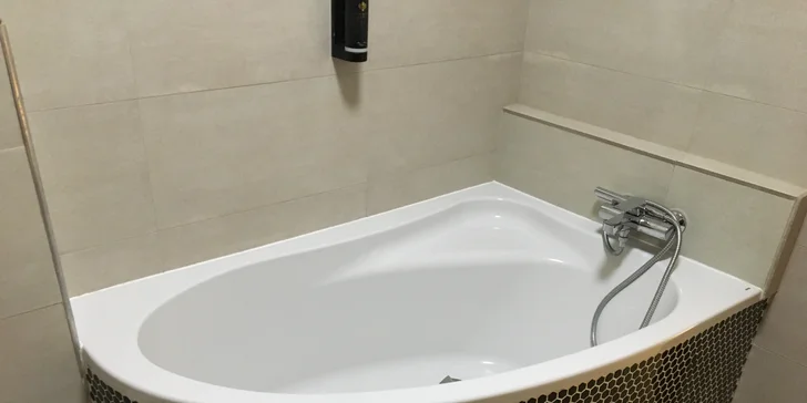 Pobyt se stravováním a hodinou privátního wellness ve středních Čechách
