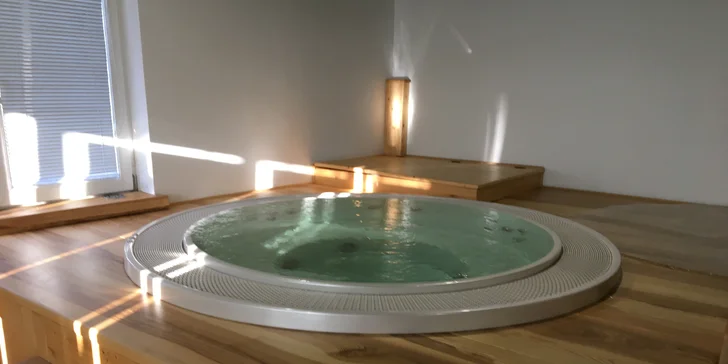 Pobyt se stravováním a hodinou privátního wellness ve středních Čechách