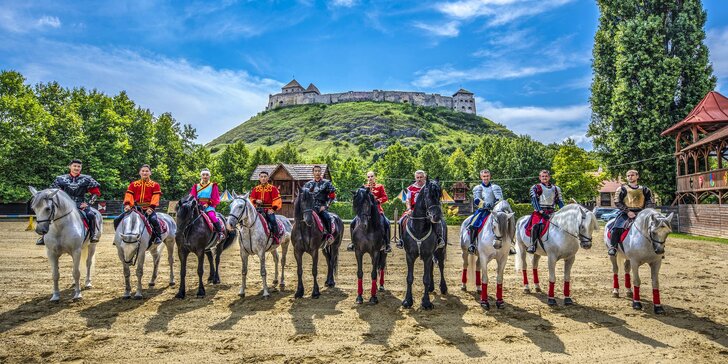 Pobyt s polopenzí, neomezeným wellness i rytířskou show s mongolskými koni v Maďarsku
