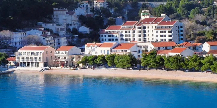 All inclusive dovolená na Makarské riviéře: autobusová doprava, animační program, 4* hotel u pláže