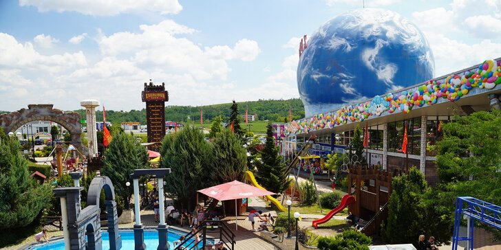 Nákupy ve Freeport Hatě i zábavní park Merlinův dětský svět s více než 200 atrakcemi: 1denní výlet