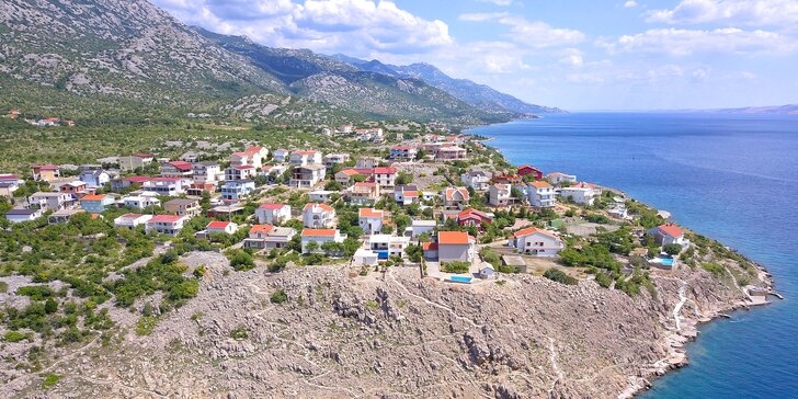Příjemná dovolená u Jadranu: apartmán až pro 5 osob jen 100 m od pláže v chorvatském Karlobagu