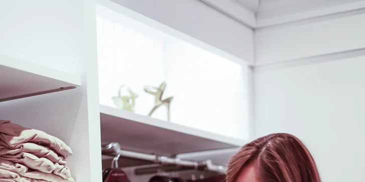 Stylingové poradenství s osobní stylistkou: konzultace pro ženy i muže, online i při nákupu