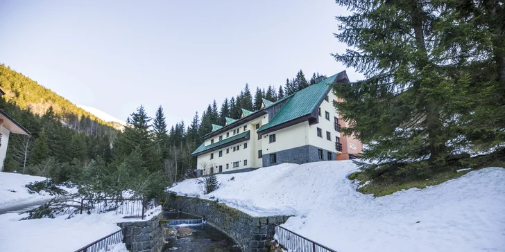 Parádní zima či začátek jara ve Špindlerově mlýně: pobyt s polopenzí a light all inclusive nápoji k večeři