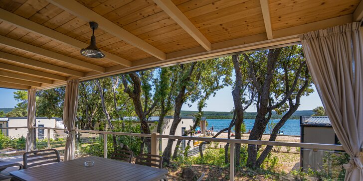 Mobilní domky v kempovém resortu na Jadranu: ostrov Lošinj s delfíny a nádhernými plážemi, first minute sleva