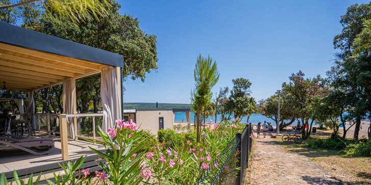Mobilní domky v kempovém resortu na Jadranu: ostrov Lošinj s delfíny a nádhernými plážemi, first minute sleva