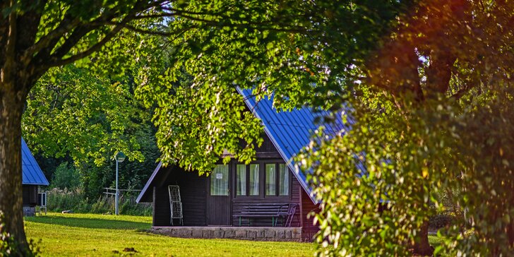Pobyt u Nového Města na Moravě: moderní pokoj či chatka, jídlo i sauna