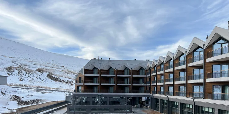 Na lyže do Turecka: 5* hotel Megasaray Mount Erciyes s wellness, jídlo, letenka a bodový skipas