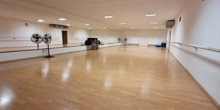 Lekce fit baletu nebo street dance pro dospělé: 1 vstup nebo permanentka na 10 lekcí