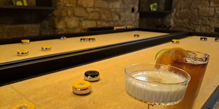 Ping-pong s UV barvami či shuffleboard až pro 6 hráčů a sleva na drinky