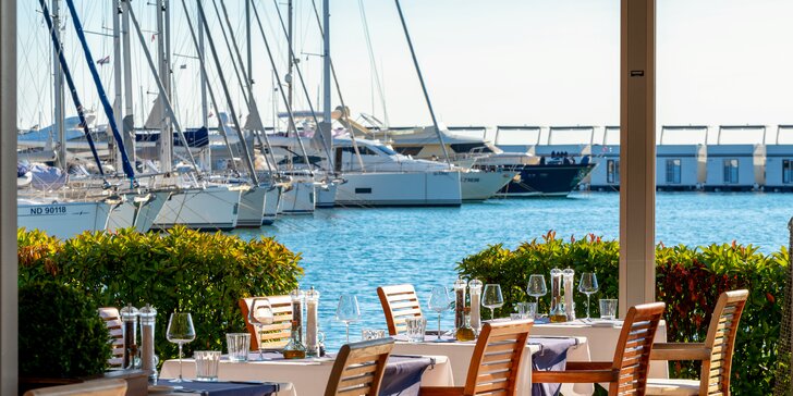 Pobyt na Istrii: luxusní hotel přímo v marině, neomezený wellness, snídaně i pláž 500 m od hotelu