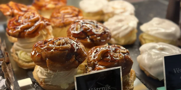 Otevřené vouchery do kavárny s dětskou hernou Press Cafe: káva i zákusky, 200-600 Kč