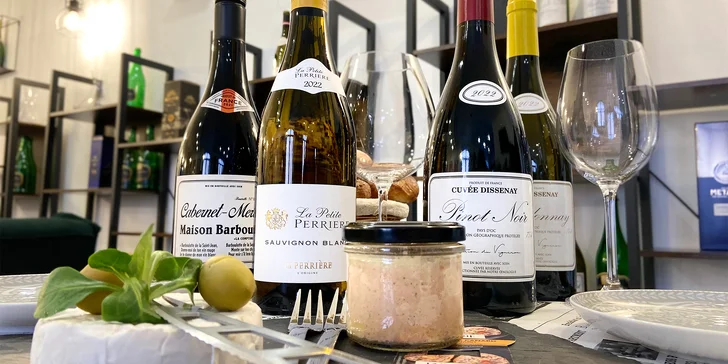 Láhev italského či francouzského vína a k tomu dobroty nebo šest míchaných drinků