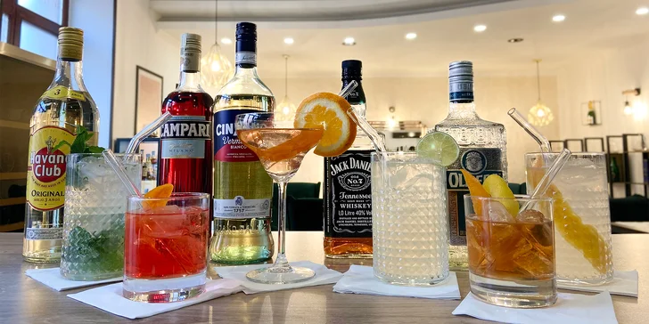Láhev italského či francouzského vína a k tomu dobroty nebo šest míchaných drinků