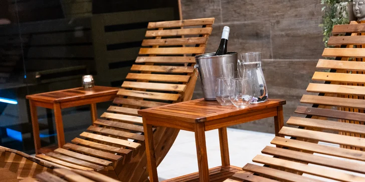 Privátní wellness na 90 minut pro 1-6 osob: sauna, vířivka a relax zóna i láhev sektu