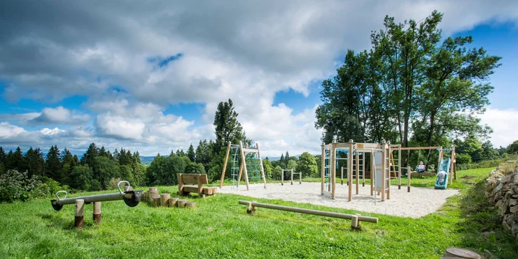 Léto v srdci Šumavy: krásný hotel s polopenzí a bazénem