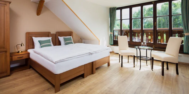 Léto v srdci Šumavy: krásný hotel s polopenzí a bazénem