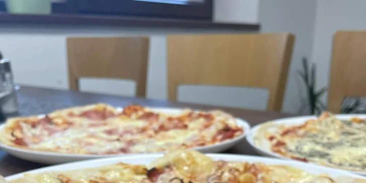 Bowlingové dráhy až pro 16 lidí na jednu hodinu i dvě pizzy nebo mix řízečků