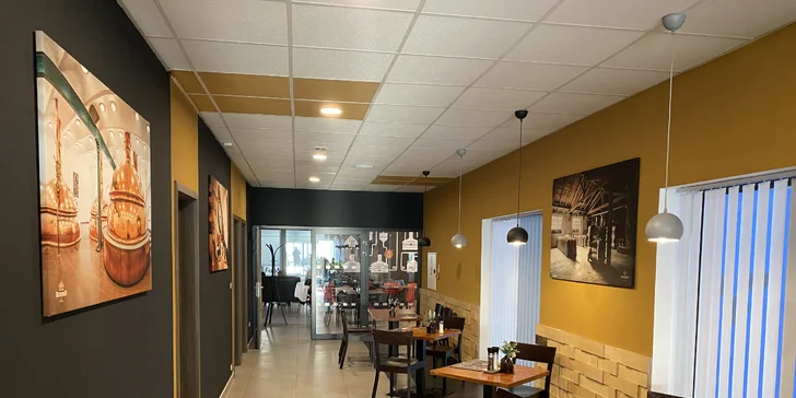 Dva klasické burgery nebo maxi burger až pro 3 osoby s hranolky a dipy