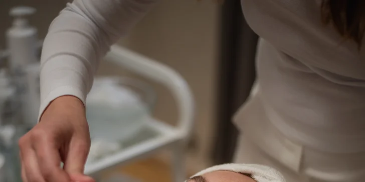 Základní či relaxační ošetření pleti, chemický peeling i masáž obličeje dle výběru