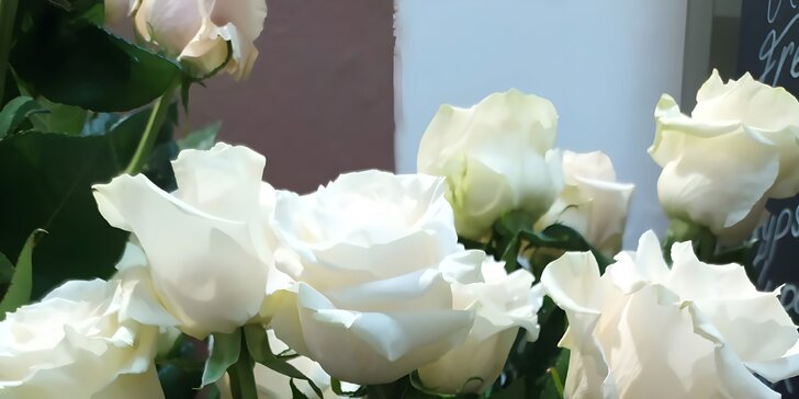 Valentýnská kytice podle výběru: růže, karafiáty nebo květinový box