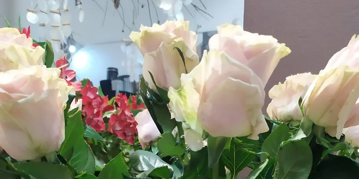 Valentýnská kytice podle výběru: růže, karafiáty nebo květinový box