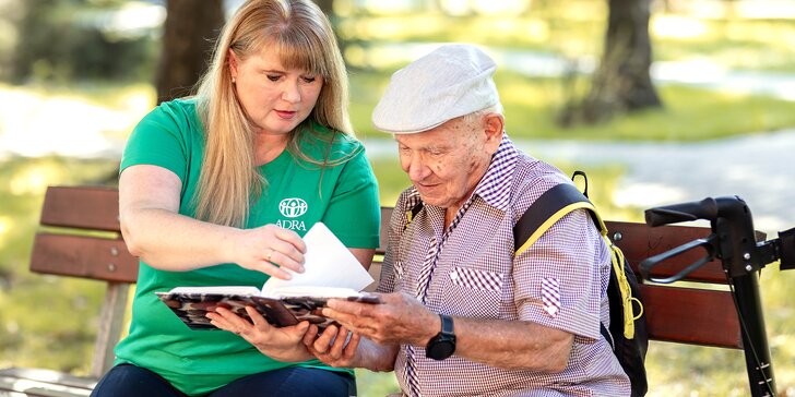 Stvořte zemi bez samoty: podpořte dobrovolníky ADRA, kteří tráví čas s osamělými seniory žijícími doma