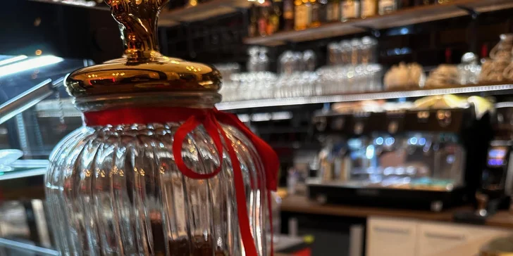 Cheesecake a espresso nebo čaj v kavárně na Vinohradech pro 1 i 2 osoby