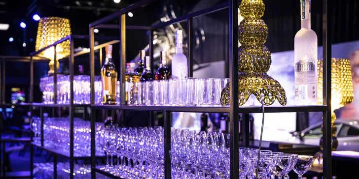 Vstupenky na výstavu Bond in Motion vč. nápojů: unikátní sbírka dopravních prostředků agenta 007