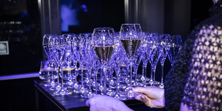Vstupenky na výstavu Bond in Motion vč. nápojů: unikátní sbírka dopravních prostředků agenta 007
