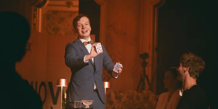 Kouzelnická show s T. Podzimkem v sále Boccaccio: čtení myšlenek, iluze s předměty, karetní magie aj.