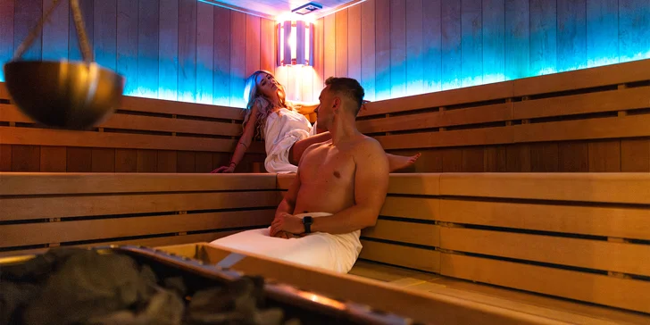 Privátní wellness na 90 minut pro 1-6 osob: sauna, vířivka a relax zóna i láhev sektu