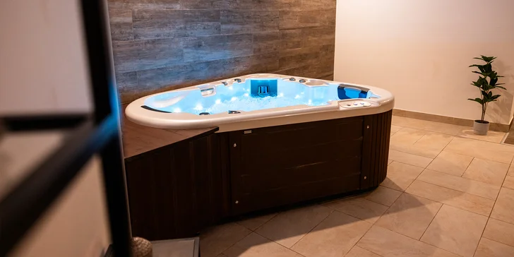 Privátní wellness na 90 minut pro 1-6 osob: sauna, vířivka a relax zóna i láhev sektu