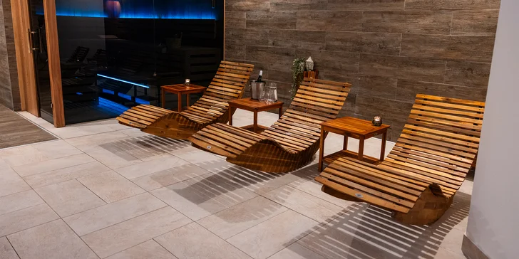Privátní wellness na 90 minut pro 1-6 osob: sauna, vířivka a relax zóna i láhev sektu