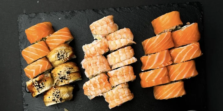 Degustační sushi set: 48 vymazlených rolek s lososem i úhořem v centru Prahy