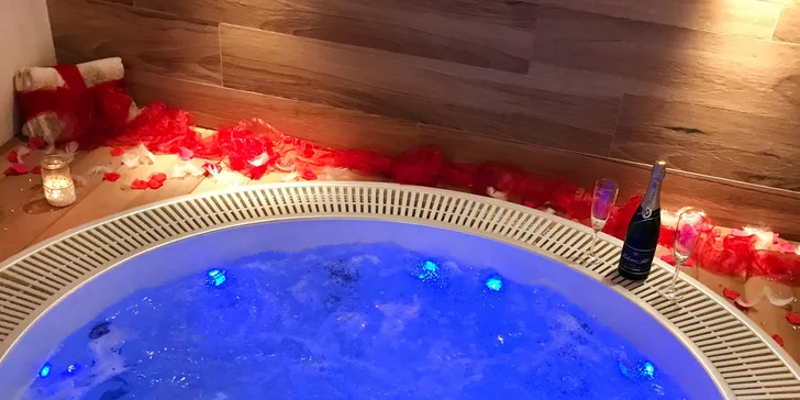 Pobyt se snídaní i privátním wellness v historickém mlýně u rybníka v Železných horách