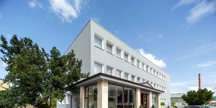 Hotel v bývalé továrně ve Vlašimi: snídaně či polopenze a bowling