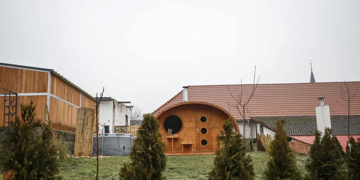 Příjemný penzion nedaleko Karlštejna se snídaní, saunou a koňmi