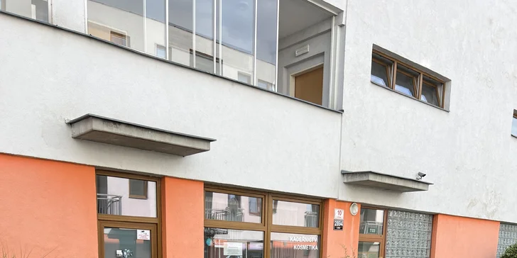 Dámské kadeřnické služby: mytí, střih i foukaná a balíčky s hloubkovou regenerací