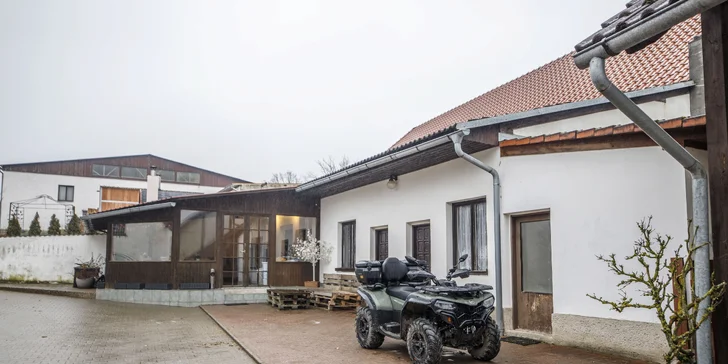 Příjemný penzion nedaleko Karlštejna se snídaní, saunou a koňmi
