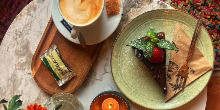 Cheesecake a espresso nebo čaj v kavárně na Vinohradech pro 1 i 2 osoby
