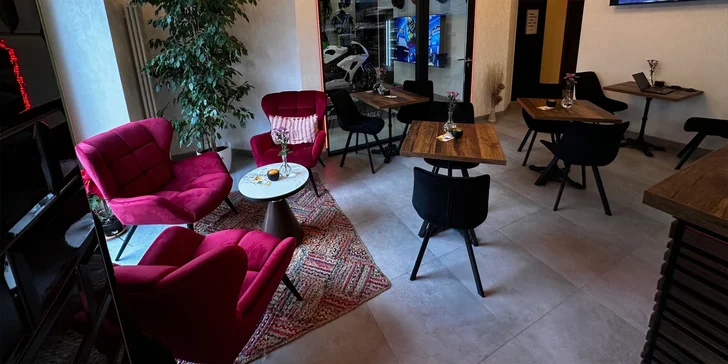 Cheesecake a espresso nebo čaj v kavárně na Vinohradech pro 1 i 2 osoby