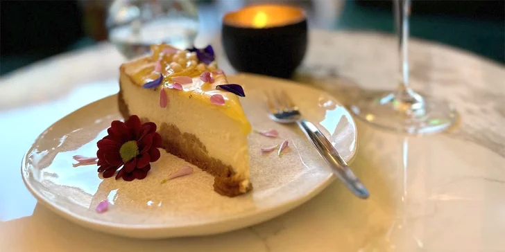 Cheesecake a espresso nebo čaj v kavárně na Vinohradech pro 1 i 2 osoby
