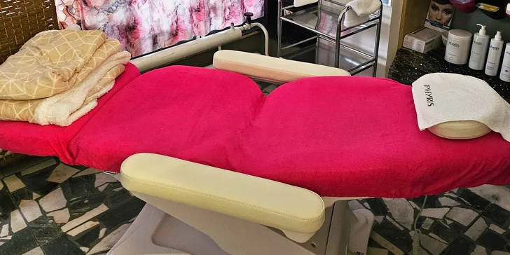 Kosmetické ošetření dle výběru: hloubková hydratace i anti-age s LED terapií