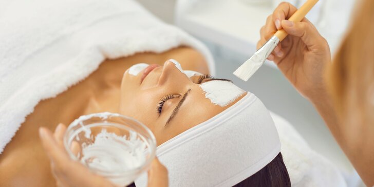 Kosmetické ošetření dle výběru: hloubková hydratace i anti-age s LED terapií